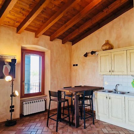Tam'S Tower Apartment Pozzolengo Bagian luar foto