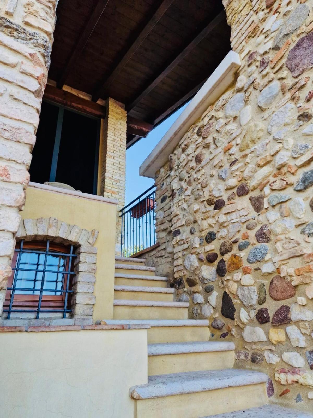 Tam'S Tower Apartment Pozzolengo Bagian luar foto