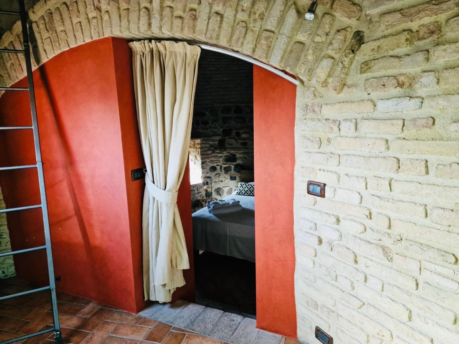 Tam'S Tower Apartment Pozzolengo Bagian luar foto